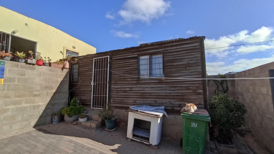 2 Bedroom Property for Sale in Louwville Western Cape